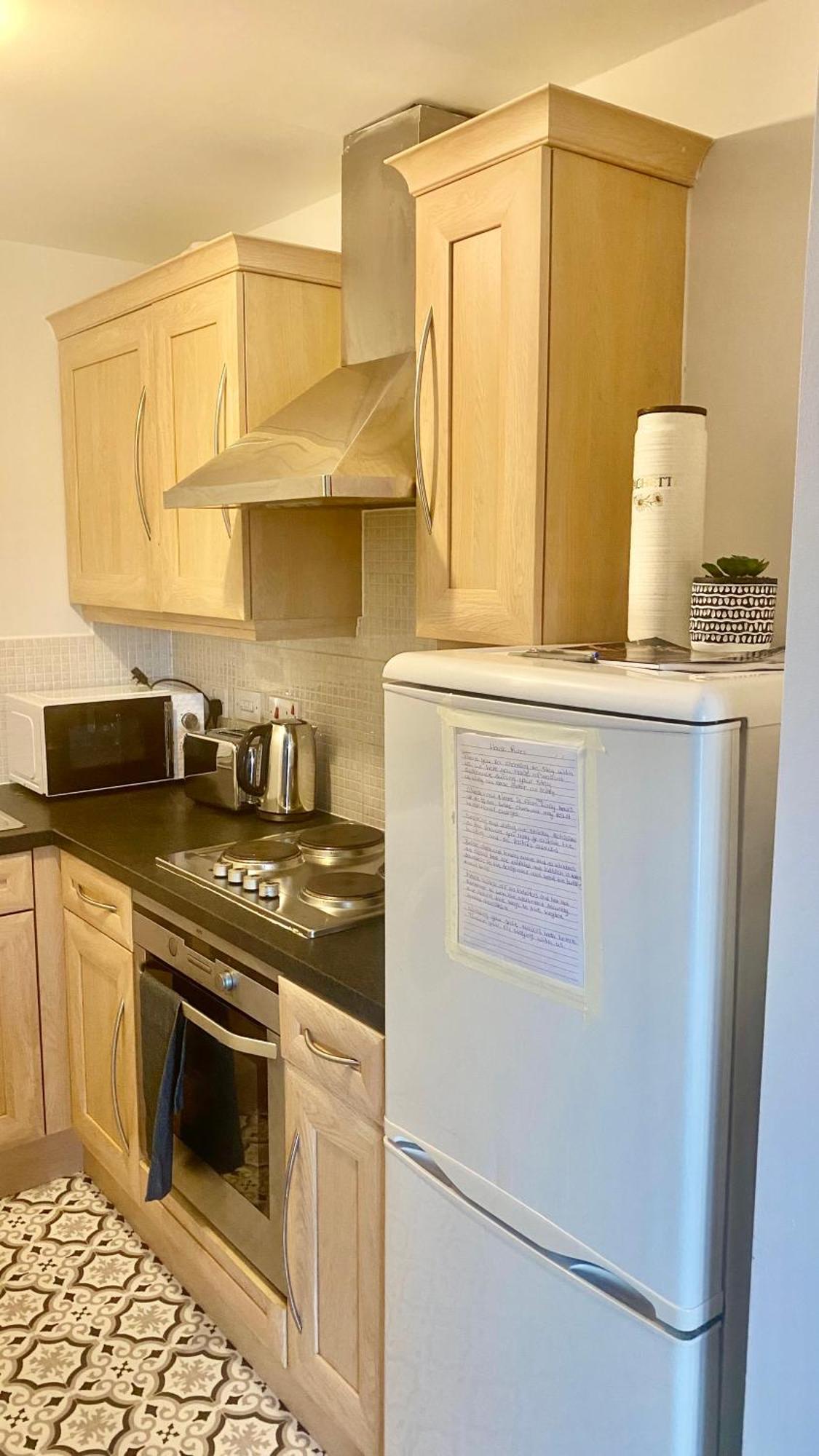 Spacious 1 Bedroom Apartment In Wigan Shevington Bagian luar foto