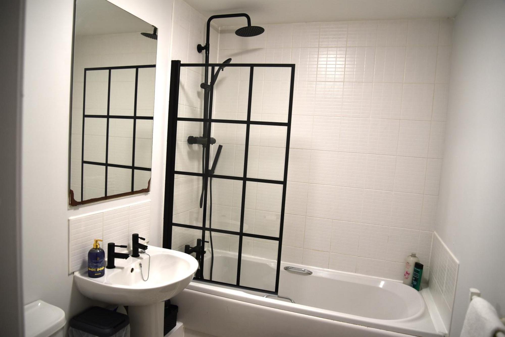 Spacious 1 Bedroom Apartment In Wigan Shevington Bagian luar foto
